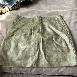 Size 8 mint vanilla green pleather mini skirt